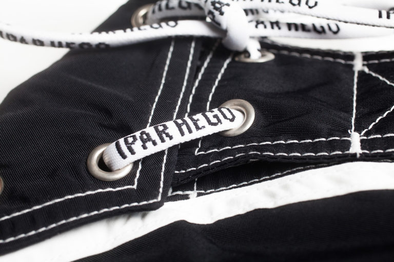 BSLIHM-BlackWhite-closure-detail.jpg BSLIHM-BlackWhite-closure-detail.jpg