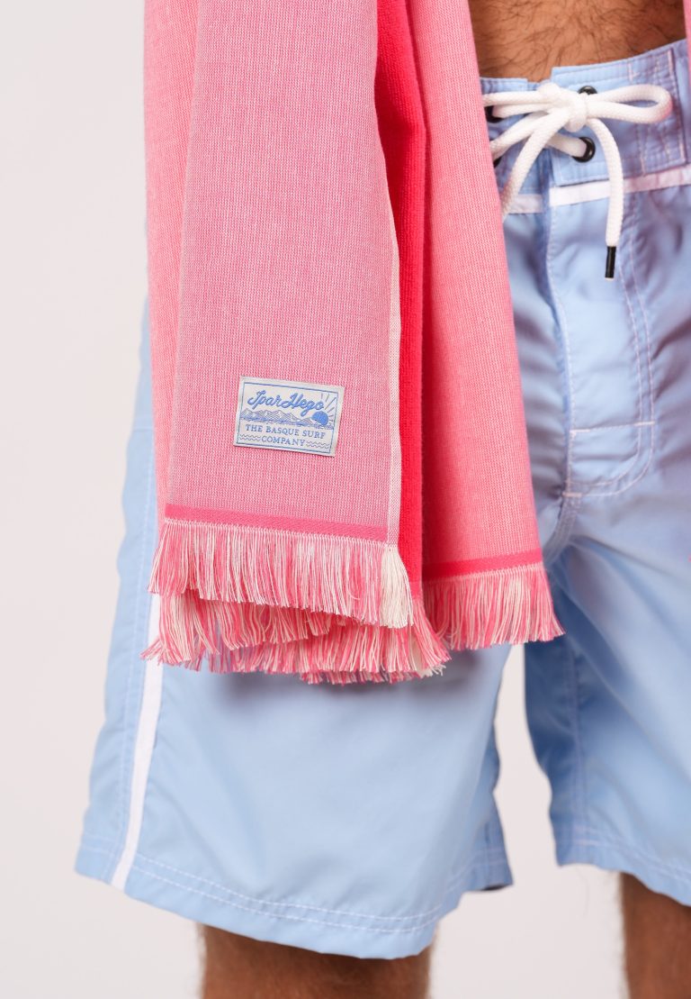 Pareo Red BSCIHM Light Blue label 2560 pixels